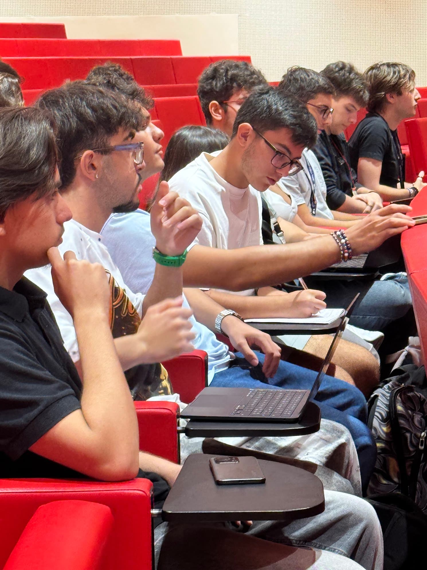 Studenti e sviluppatori al codelab di Napoli