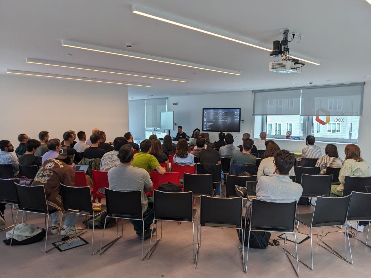 Sala con i partecipanti al workshop di Milano